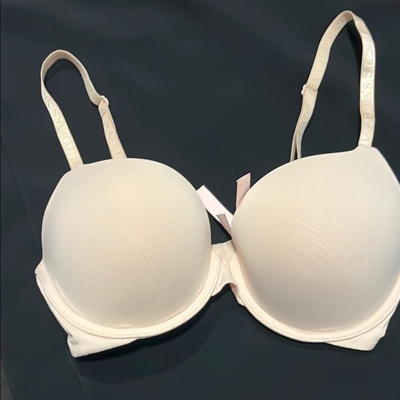 Victoria's Secret Cream Bra Seamless Molded Cups - Picture 1 of 3